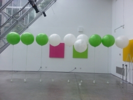 Perfectly round giant balloons