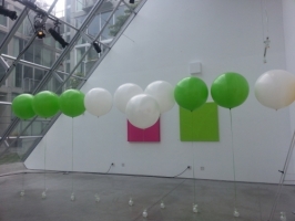 Perfectly round giant balloons