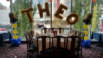 Balloons letters Theo Arch