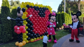 Balloon Wall Minnie and Mickey Balloons